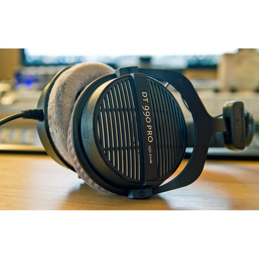 Купить наушники мониторные классические Beyerdynamic DT 990 PRO 250 Ohm  недорого, отзывы, фотографии, характеристики, низкие цены в интернет  магазине БигТВ с доставкой по городу Москва