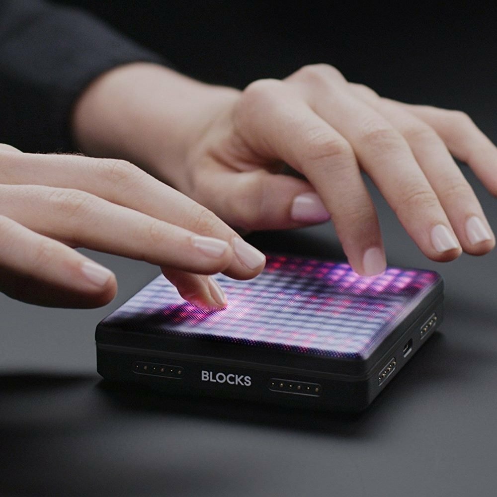 Купить миди контроллер ROLI Lightpad Block M недорого, отзывы, фотографии,  характеристики, низкие цены в интернет магазине БигТВ с доставкой по городу  Москва