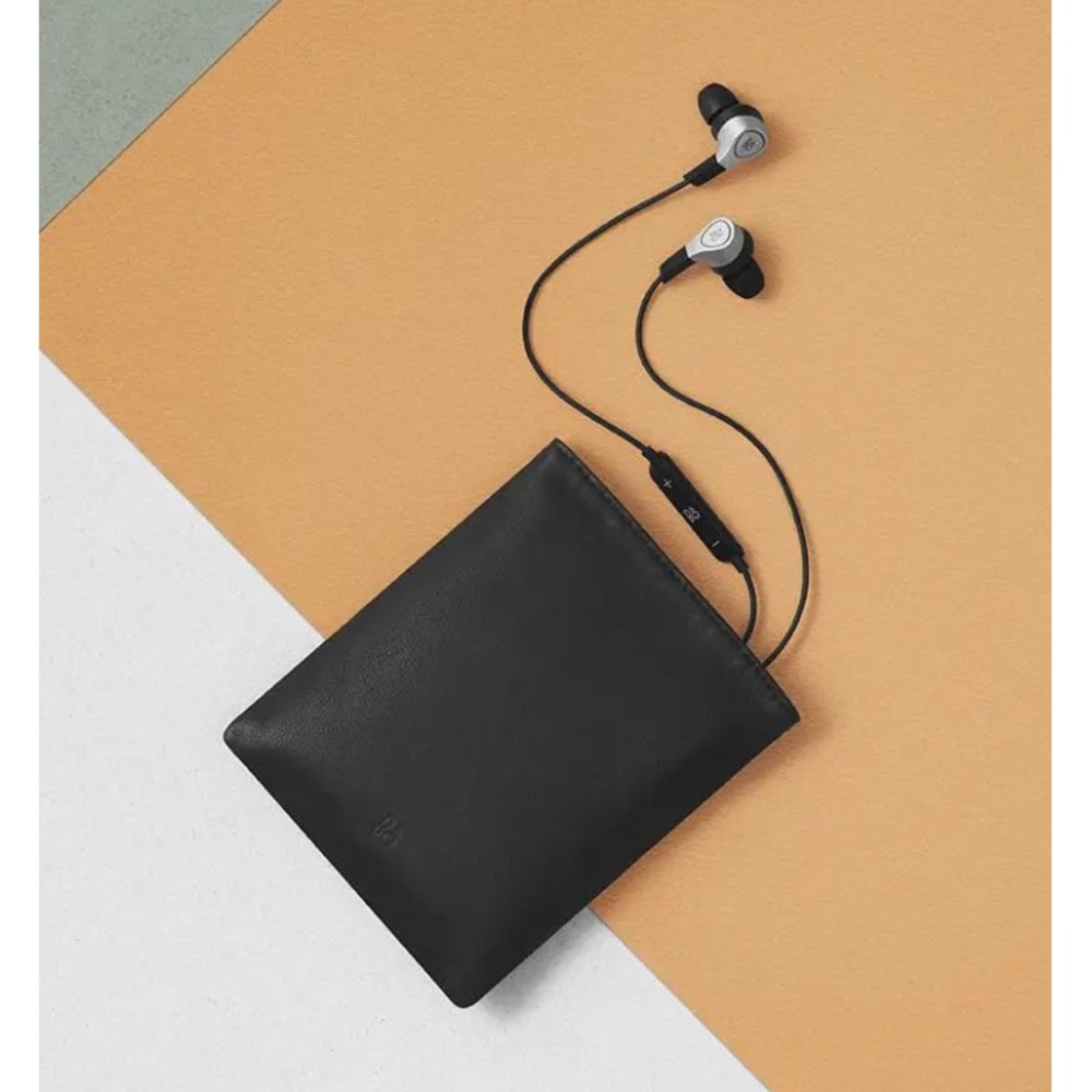 Подставка для наушников Bang & Olufsen Pouch for earphones black leather