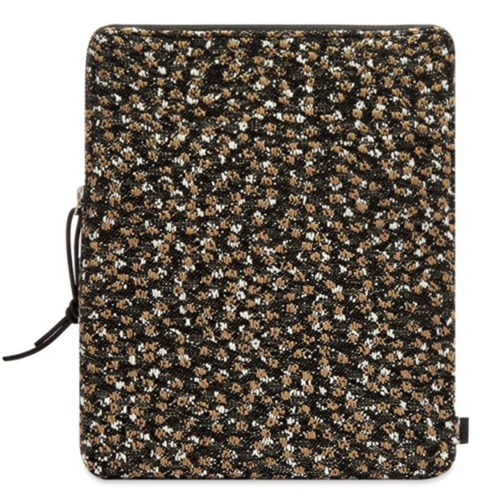 Подставка для наушников Bang & Olufsen Pouch for earphones Kvadrat Raf Simons